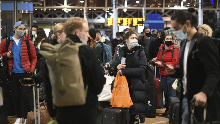 Η μεγαλύτερη εκκένωση του Λονδίνου από το 1939 – Μαζική έξοδος από το lockdown