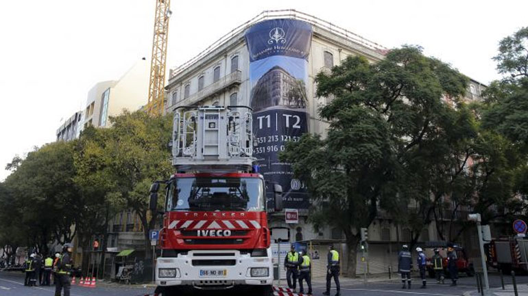 Πέντε τραυματίες από την μερική κατάρρευση πολυκατοικίας στη Λισαβόνα