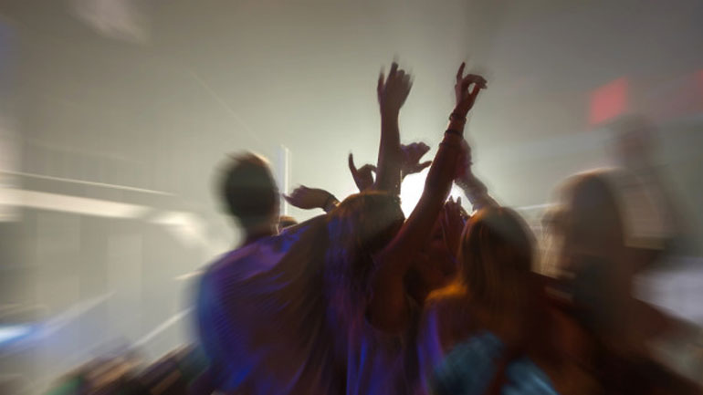 Πρόστιμα στον Βόλο σε νεαρούς που έστησαν πάρτι σε προαύλιο σχολείου