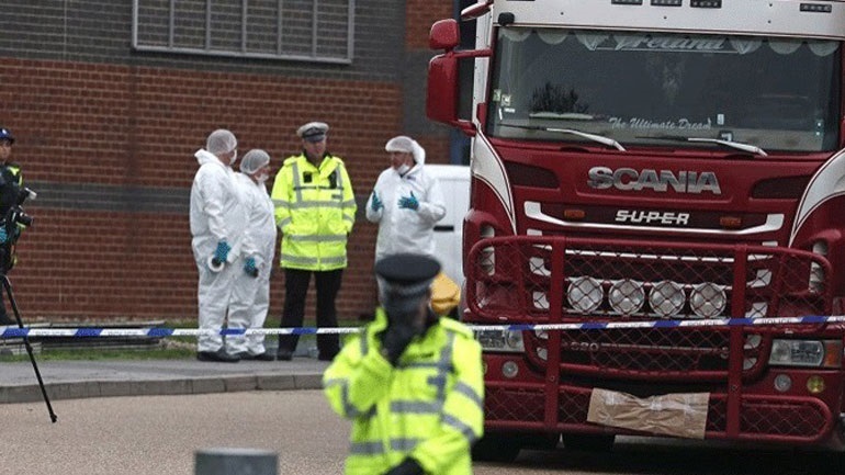 Βρετανία: Δικαστήριο έκρινε ενόχους δύο άνδρες για τον θάνατο 39 μεταναστών από το Βιετνάμ σε φορτηγό ψυγείο