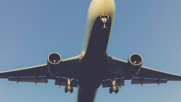 Xάος σε πτήση με προορισμό το Λος Άντζελες: Επιβάτης πέθανε στον αέρα από κορωνοϊό