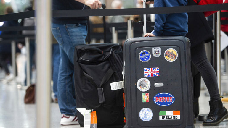 Η Ισπανία θα απαγορεύσει όλους τους ταξιδιώτες από τη Βρετανία εκτός από τους Ισπανούς πολίτες και κατοίκους