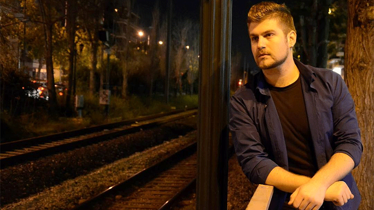 Επτά αγαπημένοι καλλιτέχνες τραγουδούν Πάνο Μπλέτζα