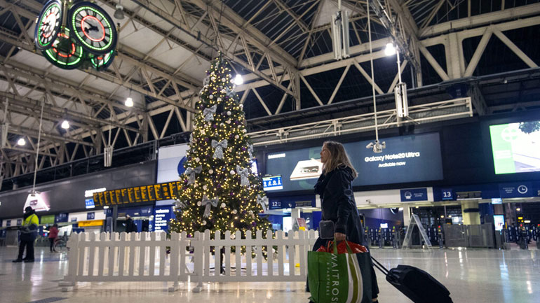 Αποκομμένη η Βρετανία από Ευρώπη λόγω του νέου στελέχους Covid-19