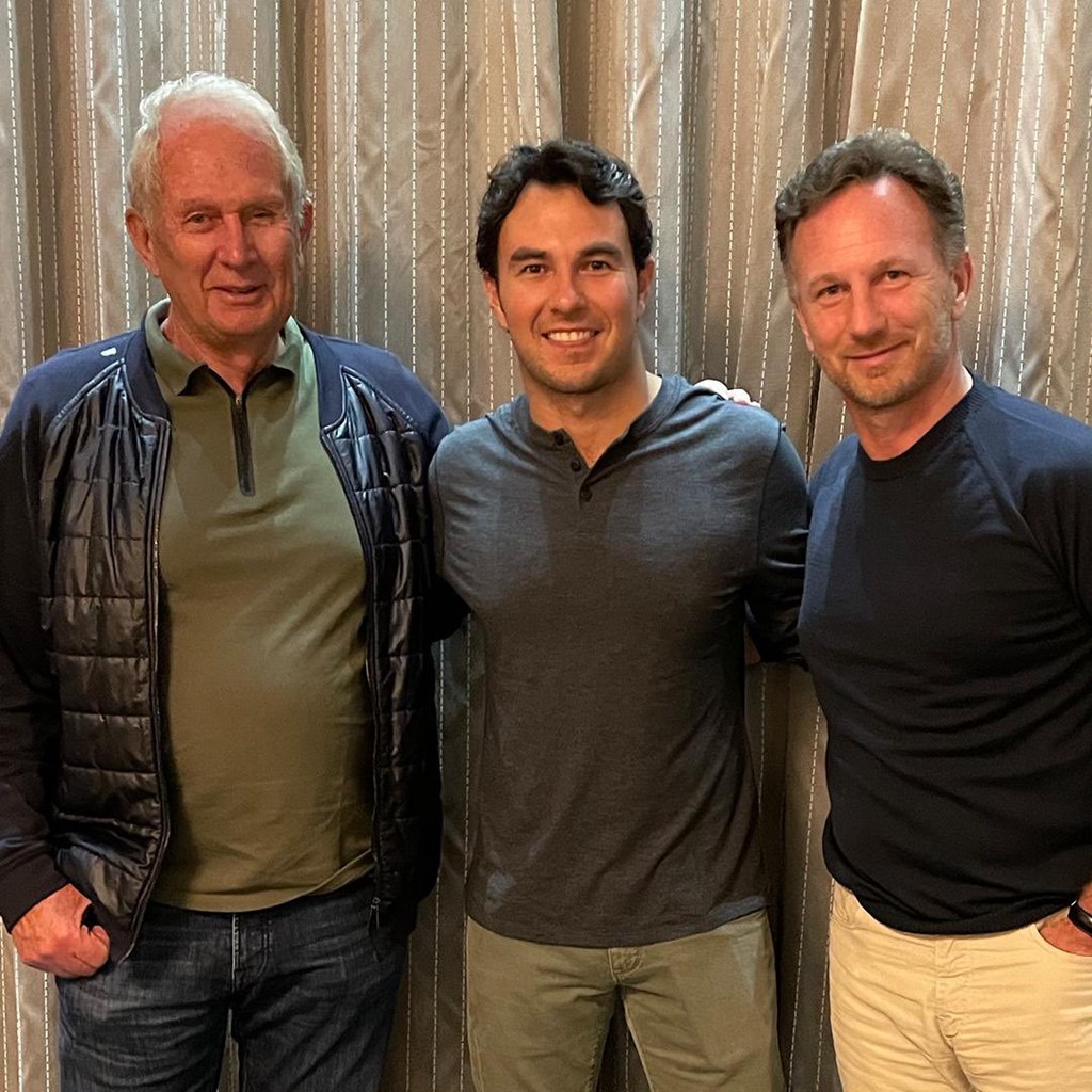 Οι Marko (αριστερά) και Horner (δεξιά) υποδέχθηκαν τον Perez στην έδρα της ομάδας 