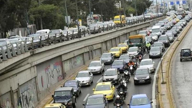 Κλειστή η άνοδος της Κηφισίας – Εργαζόμενοι του Ερυθρού Σταυρού διαμαρτύρονται για τις συνθήκες εργασίας