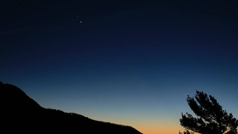 Σπάνια σύζευξη του Δία με τον Κρόνο – Πώς θα την παρακολουθήσετε