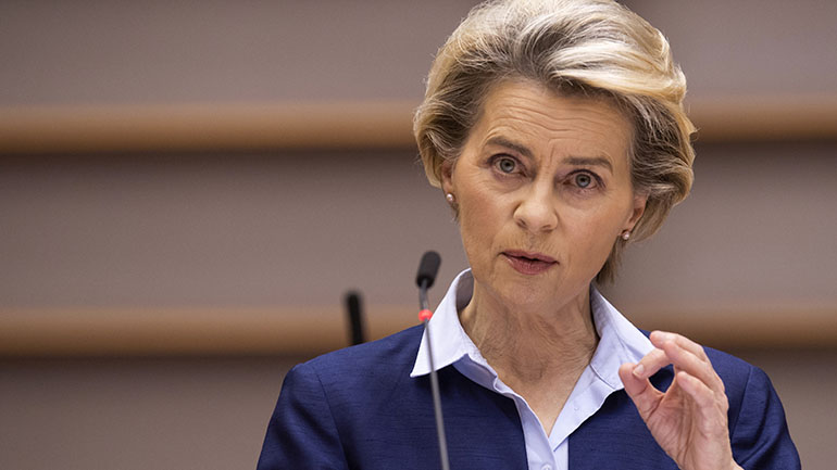 Ούρσουλα φον ντερ Λάιεν: «Περιμένω απόφαση της Κομισιόν μέχρι το βράδυ» για το εμβόλιο Pfizer/BioNtech