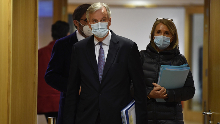 Brexit-Μπαρνιέ: Η Ε.Ε. έτοιμη να διαπραγματευτεί «έως το τέλος του έτους και μετά»