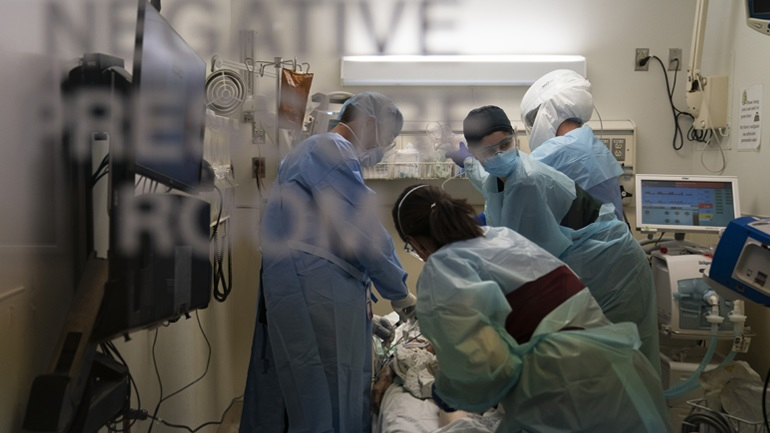 Covid-19: Πλησιάζουν τους 320.000 οι θάνατοι στις ΗΠΑ