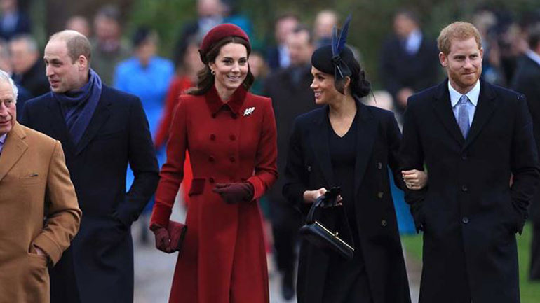 Αναδρομή στις iconic χριστουγεννιάτικες εμφανίσεις της βασιλικής οικογένειας