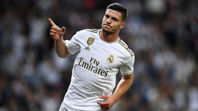 Μίλαν: Επίσημη πρόταση για Γιόβιτς