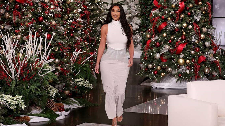 Kim Kardashian: Σφοδρή κριτική από τους θαυμαστές της για τον χριστουγεννιάτικο στολισμό στο σπίτι της!