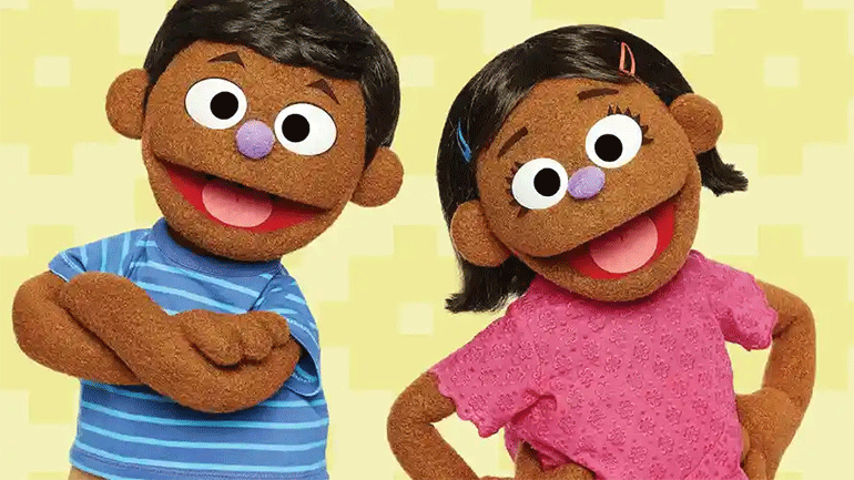 Sesame Street: Δύο κούκλες Ροχίνγκια για τα προσφυγόπουλα