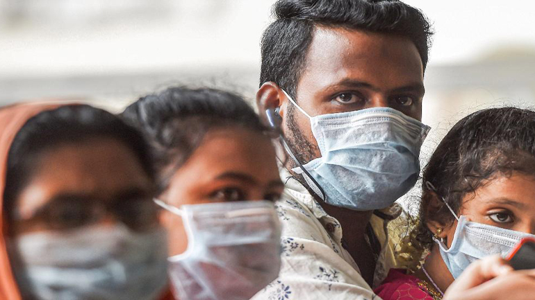 Μειωμένα τα κρούσματα κορωνοϊού στην Ινδία