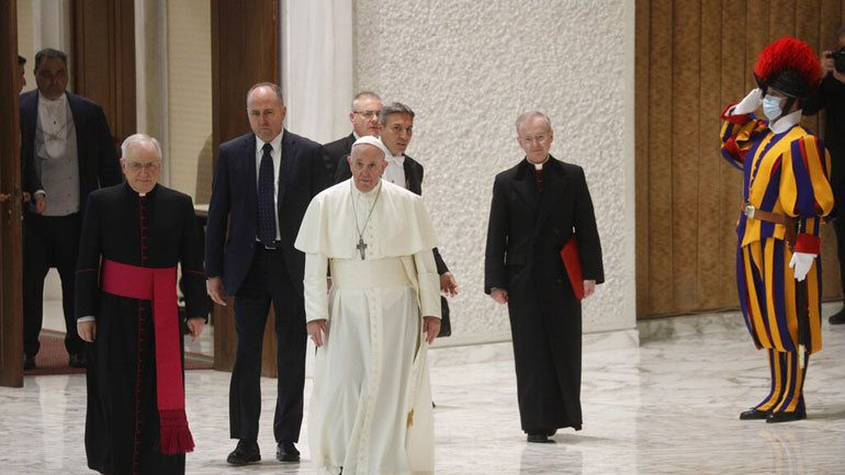 Βατικανό: Δύο καρδινάλιοι από το περιβάλλον του Πάπα διαγνώστηκαν θετικοί στον κορωνοϊό
