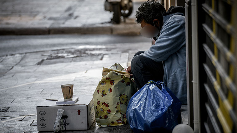 Ηράκλειο: Συνεχίζεται η διανομή υπνόσακων, φαγητού και υγειονομικού υλικού από τον δήμο στους άστεγους