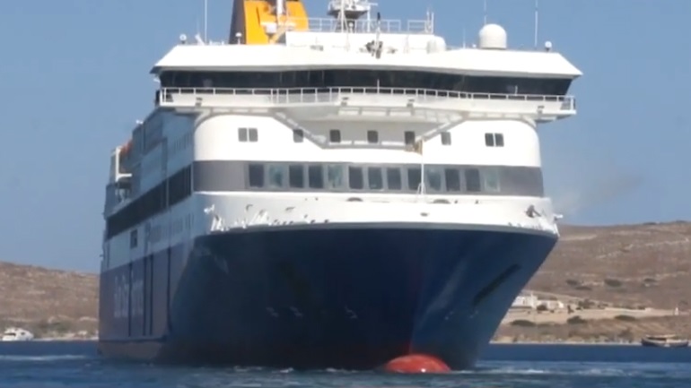 Στο λιμάνι της Κάσου προσέκρουσε ελαφρά το “Blue Star Patmos” – Δεν αναφέρθηκε τραυματισμός