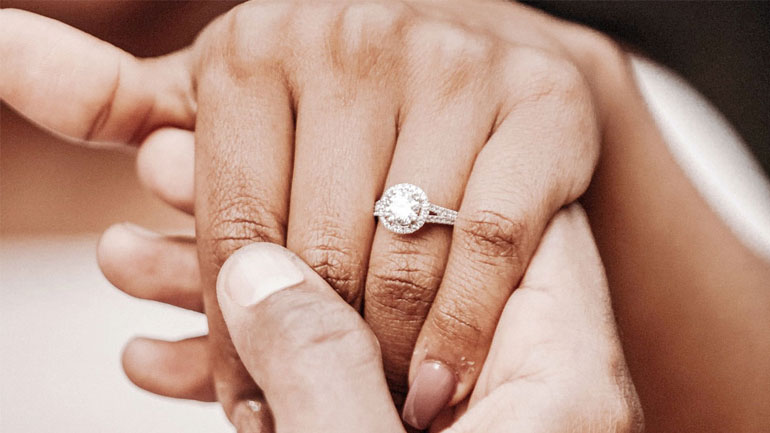 Αρραβώνας με 40 άτομα εν μέσω lockdown στο Ρέθυμνο – Αστυνομικός η νύφη