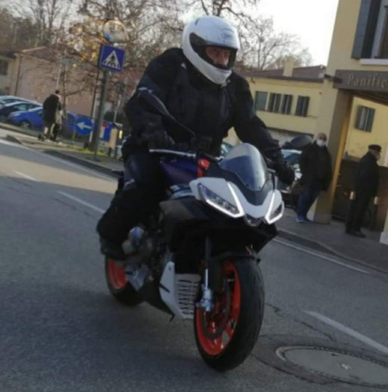 Στους δρόμους της Ιταλίας εμφανίστηκε το νέο Tuono 660