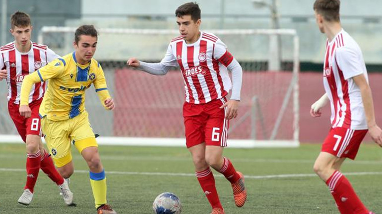 Ολυμπιακός: Επαγγελματίες οι Μοίρας, Σταράκης