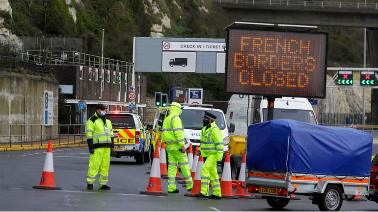 Βρετανία: Κίνδυνος για τη διαθεσιμότητα τροφίμων έως ότου αποσυμφορηθεί η κατάσταση στο Ντόβερ