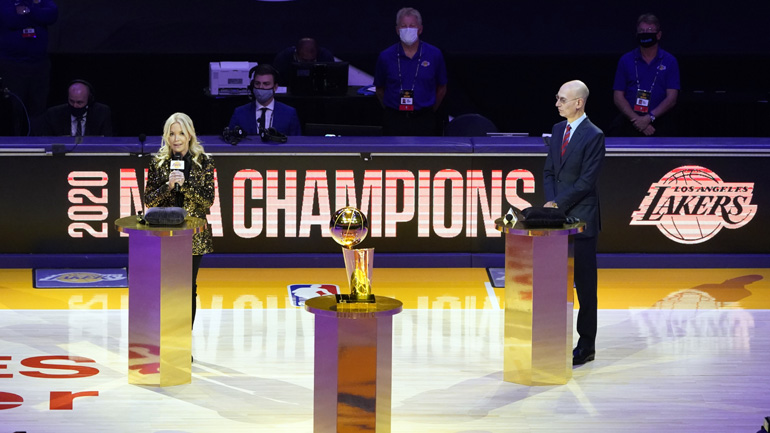 Φιέστα χωρίς κόσμο για τους Λέικερς