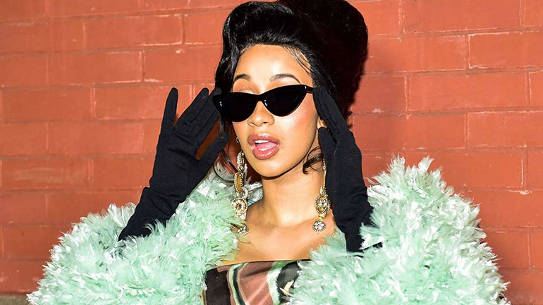 Η Cardi B σε νέα αποστολή: Γίνεται μπαλαρίνα, πυροσβέστης και πολλά άλλα!