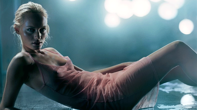 Λεύκωμα με φωτογραφίες του Glen Luchford για τον οίκο Prada