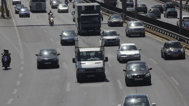 Σύγκρουση τριών αυτοκινήτων στον Κηφισό – Αυξημένη κίνηση παρά το lockdown