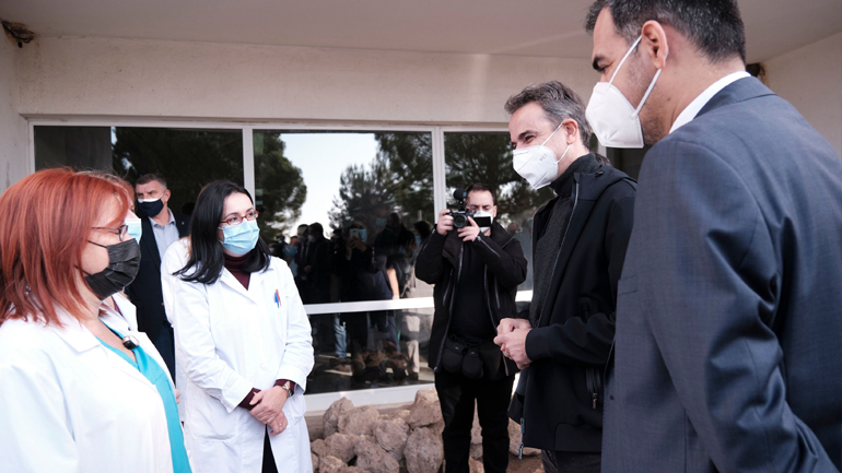 Μητσοτάκης: «Πολύ στενές οικογενειακές συνάξεις για να αποφύγουμε ένα 3ο κύμα Covid»