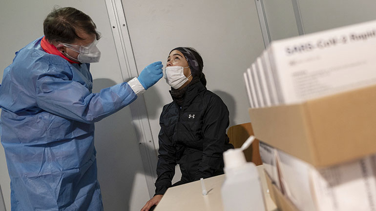 Η Τσεχία παρατείνει την κατάσταση έκτακτης ανάγκης και κλείνει τα καταστήματα λόγω κορωνοϊού