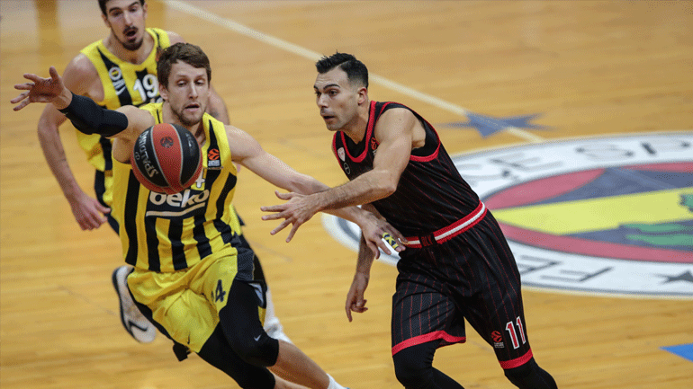 Τρίτη σερί ήττα για τον Ολυμπιακό, έχασε με 84-77 από τη Φενερμπαχτσέ Τρίτη σερί ήττα για τον Ολυμπιακό, έχασε με 84-77 από τη Φενερμπαχτσέ