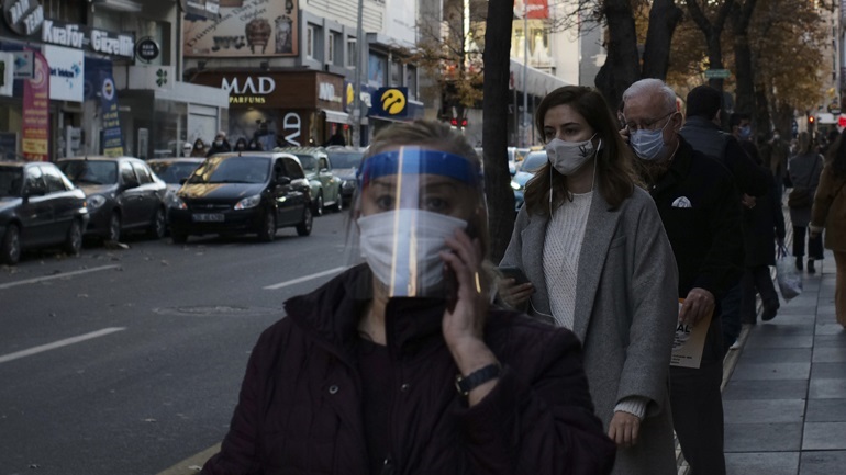 Τουρκία: Σε υψηλό επίπεδο παραμένουν οι ημερήσιοι θάνατοι από κορωνοϊό