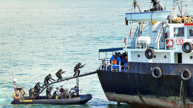 ΠΕΝΕΝ: «Αισχρή η μεταχείριση των ναυτεργατών ομήρων του πλοίου “Στέλιος Κ”»