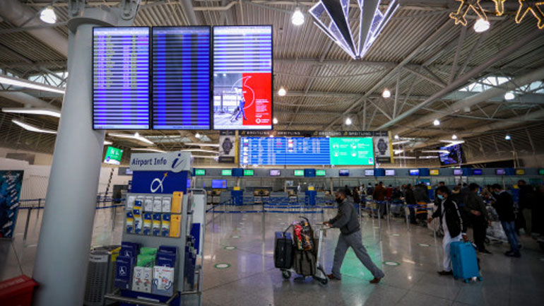 Προσωρινή αναστολή πτήσεων και αφίξεων από τη Νότια Αφρική στην Αγγλία