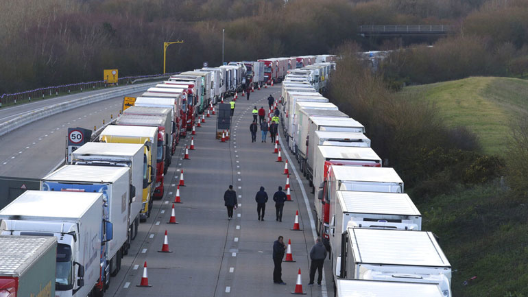 Αναχώρησαν από το Ντόβερ 4.500 νταλίκες που είχαν μπλοκαριστεί από τις αρχές της εβδομάδας