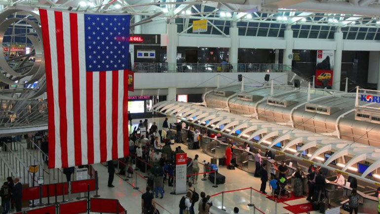 Με αρνητικό τεστ κορωνοϊού θα μπαίνουν στις ΗΠΑ οι ταξιδιώτες από Βρετανία