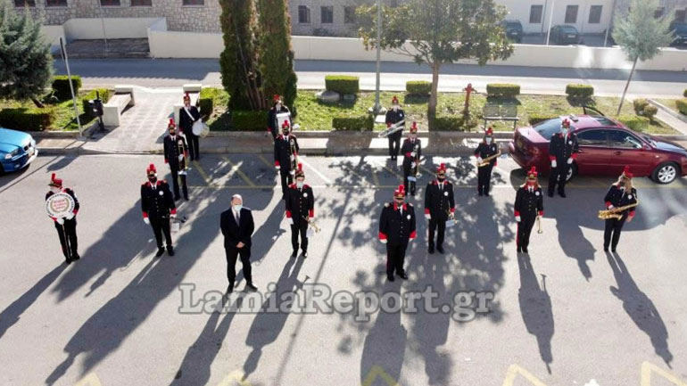Συγκίνηση στη Λαμία: Ασθενής άκουσε τα κάλαντα και έβαλε τα κλάματα