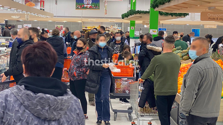 Εικόνες συνωστισμού σε σούπερ μάρκετ της Θεσσαλονίκης