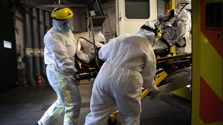 Επτά ασθενείς με Covid-19 σκοτώθηκαν σε πυρκαγιά σε νοσοκομείο κοντά στο Κάιρο