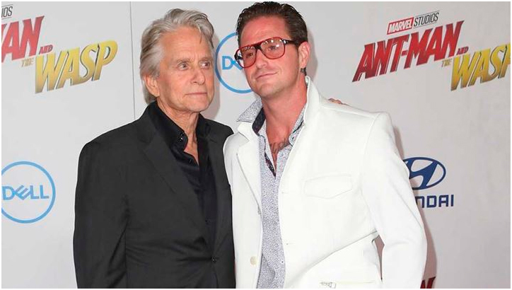 Michael Douglas: Έγινε πάλι παππούς και μας συστήνει τον εγγονό του