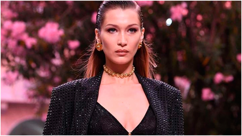 Bella Hadid: Φωτογραφίζεται topless για τον Calvin Klein