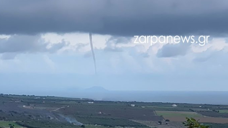 Εντυπωσιακός υδροστρόβιλος στα Χανιά Εντυπωσιακός υδροστρόβιλος στα Χανιά