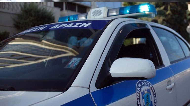 Σύλληψη μετά από καταδίωξη στην Καβάλα για παράνομη μεταφορά μεταναστών