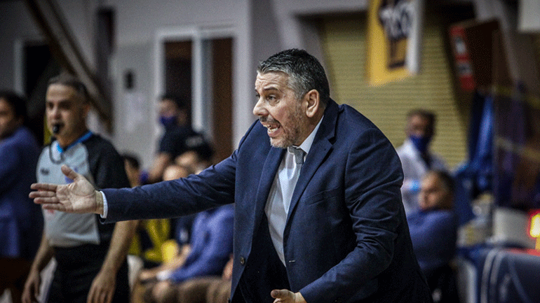 Παπαθεοδώρου: «Πρόβλημα οι απουσίες, αλλά δεν είναι δικαιολογία»