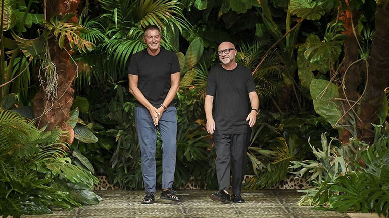 Τα 3 βασικά κομμάτια που κάθε γυναίκα πρέπει να έχει στη ντουλάπα της σύμφωνα με τους Dolce & Gabbana