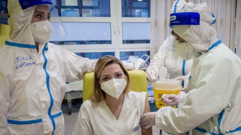 Ιταλία: Συνεχίζεται ο εμβολιασμός και από την ερχόμενη εβδομάδα θα αυξηθεί ο αριθμός των δόσεων