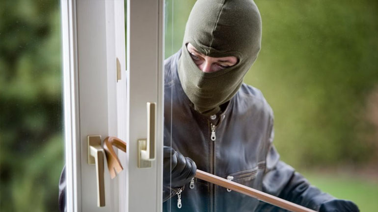 Κουκουλοφόροι εισέβαλαν σε σπίτι ζευγαριού στην Αγία Παρασκευή