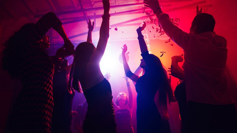 Κρήτη: Προσήχθησαν 34 άτομα για πάρτι σε βίλα στο Ρέθυμνο